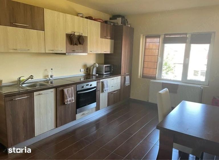 Apartament cu 3 camere semidecomandat în Dumbrăvița