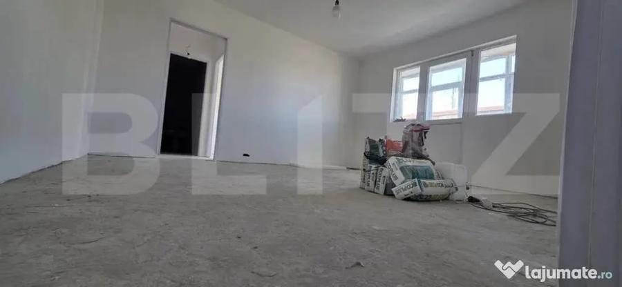 Apartament cu 3 camere decomandat în Micro 11