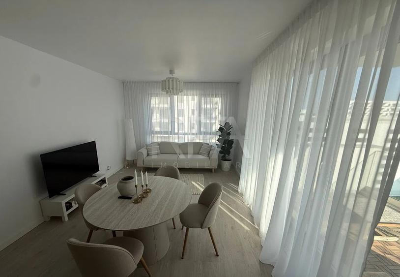 Apartament cu 3 camere semidecomandat, mobilat în Băneasa