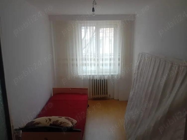 Apartament cu 3 camere decomandat în Precista