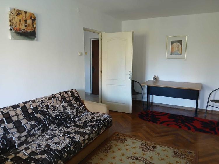 Apartament cu 2 camere decomandat în Podu Roș