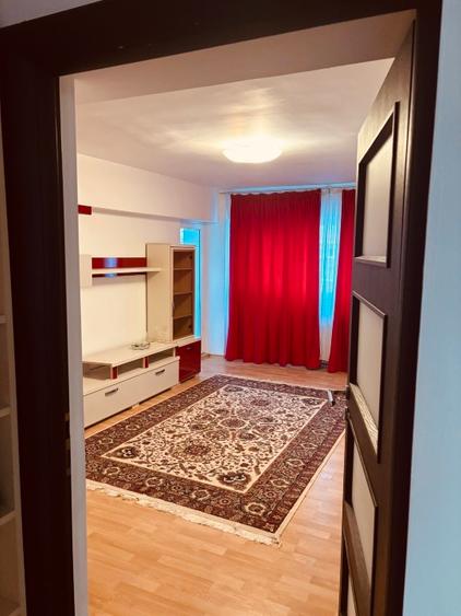 Apartament cu 3 camere decomandat în Moșilor