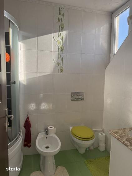 Casă cu 5 camere cu Teren 660 Mp în Jucu