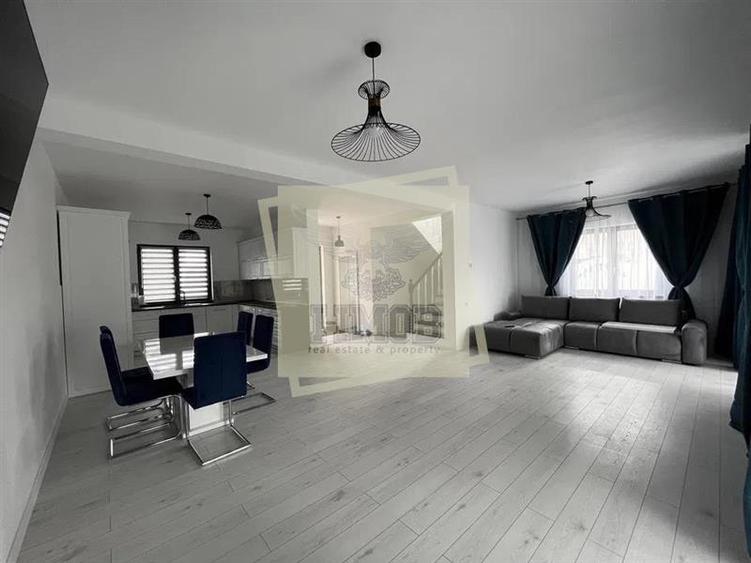 Duplex cu 4 camere cu Canalizare în Exterior Sud