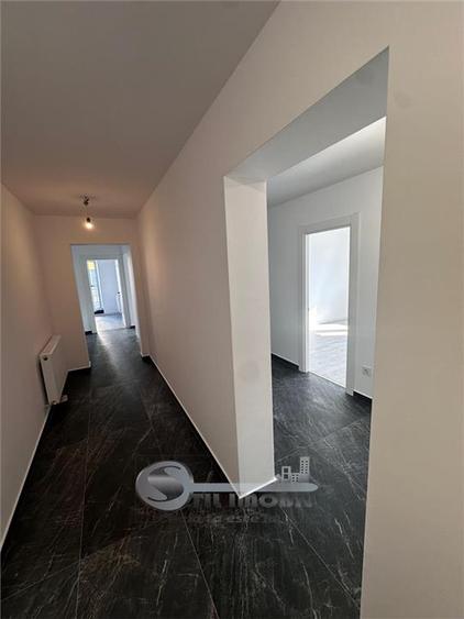 Apartament cu 4 camere decomandat în Frumoasa