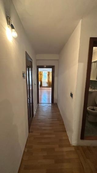 Apartament cu 3 camere nedecomandat în Sud-Est