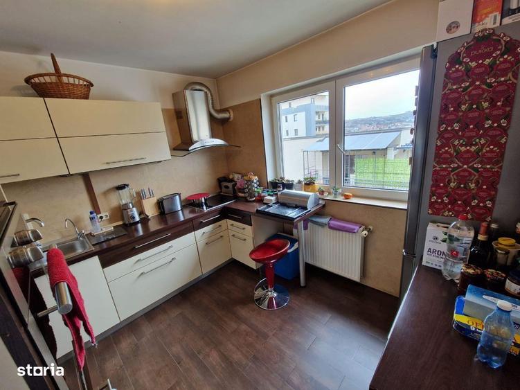 Apartament cu 3 camere, mobilat în Borhanci