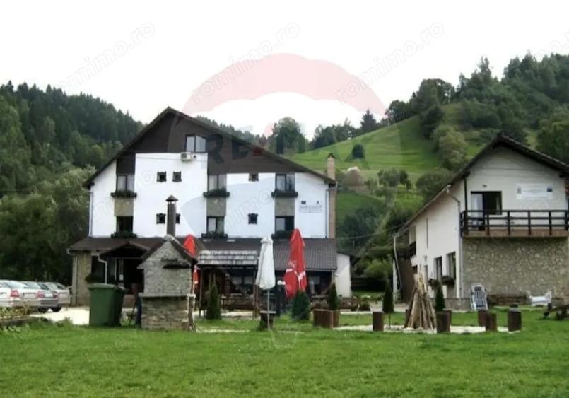 Casă cu 18 camere cu Teren 2880 Mp în Moieciu