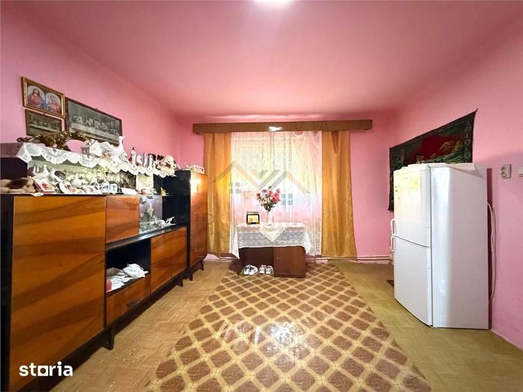 Casă cu 3 camere cu Teren 990 Mp în Girișu de Criș