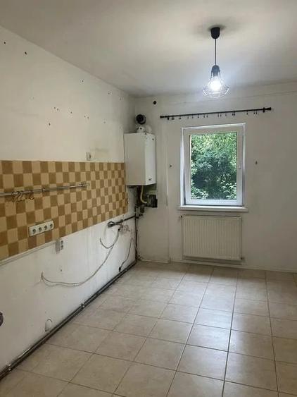 Apartament cu 3 camere decomandat în Astra