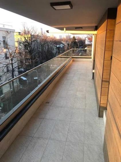 Apartament cu 3 camere decomandat, mobilat în Floreasca