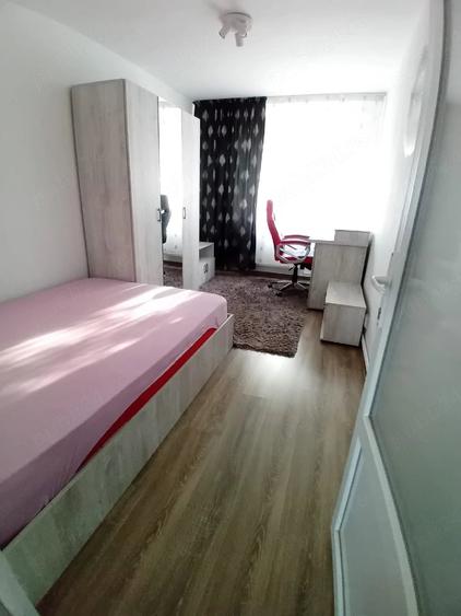 Apartament cu 3 camere semidecomandat în Exterior Vest