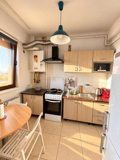 Apartament cu 2 camere semidecomandat, mobilat în Rahova