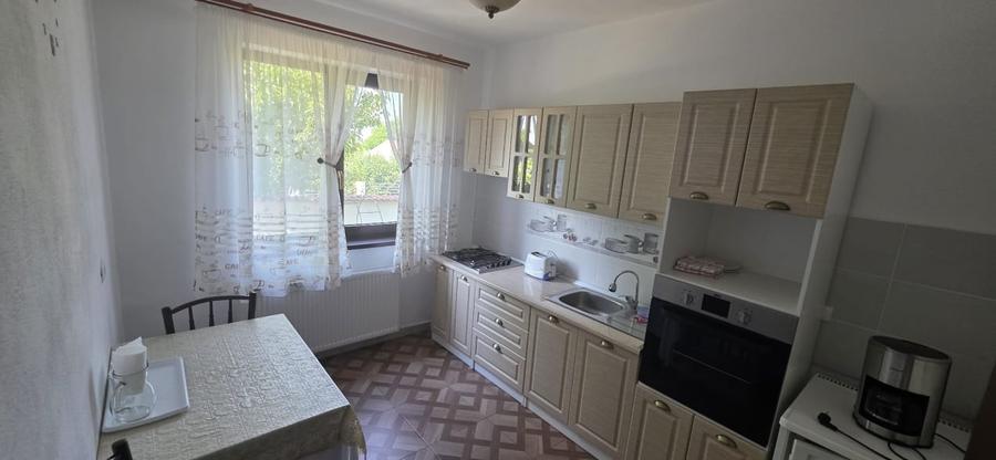 Casă individuală cu 6 camere cu Canalizare în Malu Mare