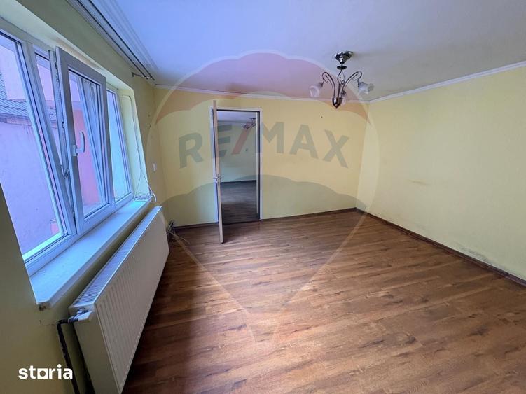 Casă cu 4 camere cu Teren 292 Mp în Central
