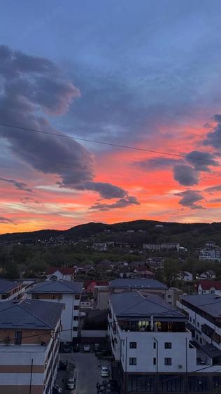 Apartament cu 4 camere decomandat în Central