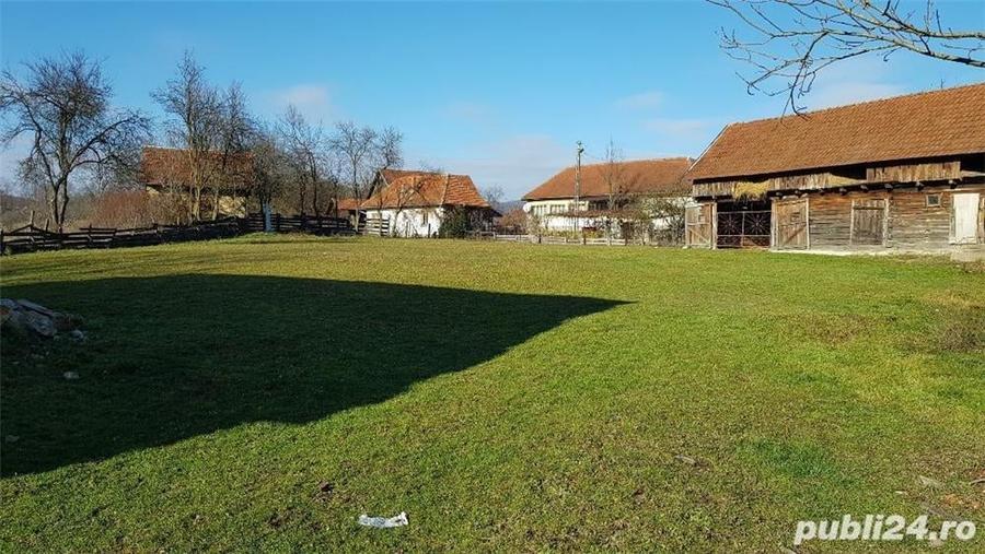 Casă cu 8 camere cu Teren 3008 Mp în Rișculița