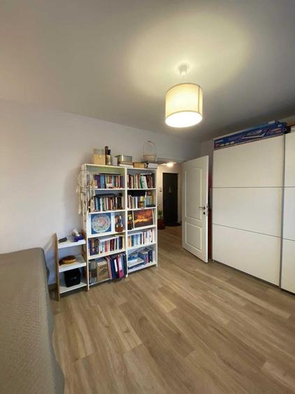 Apartament cu 3 camere decomandat în Florești