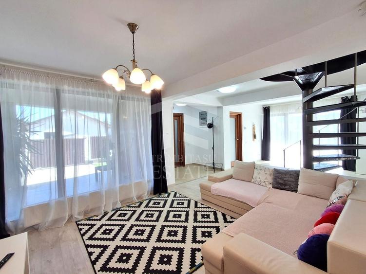 Duplex cu 4 camere cu Canalizare în Pasărea