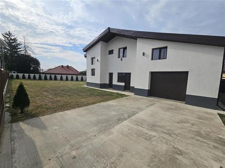 Casă cu 4 camere cu Teren 577.23999023438 Mp în Calea Moinești