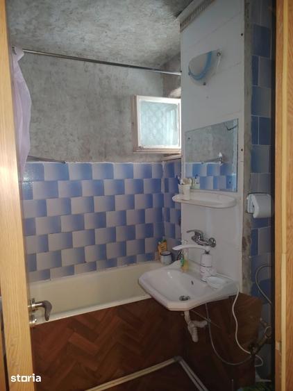 Apartament cu 3 camere decomandat în Cornișa