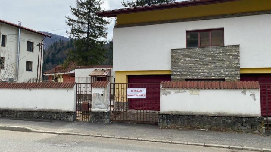 Casă individuală cu 6 camere cu Teren 600 Mp în Central