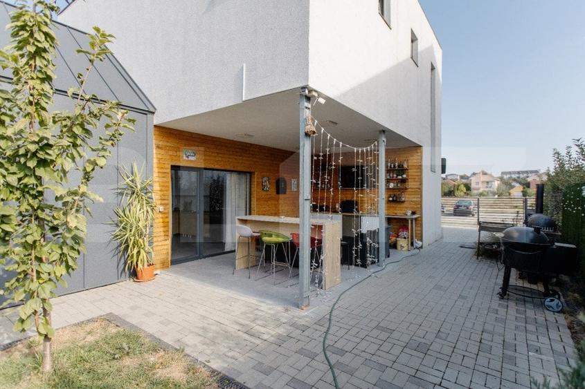 Casă individuală cu 5 camere cu Canalizare în Cetate