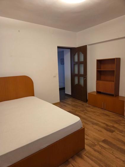 Apartament cu 3 camere decomandat în Exterior Vest