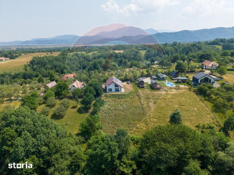 Casă cu 5 camere cu Teren 2481 Mp în Bran
