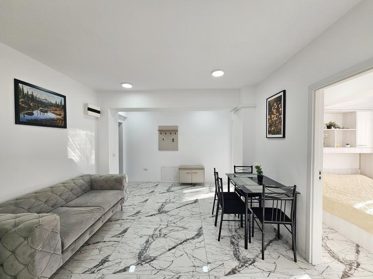 Apartament cu 3 camere semidecomandat, mobilat în Mamaia-Sat