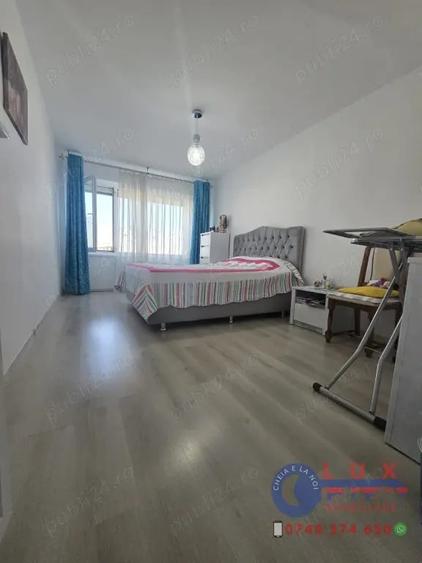 Apartament cu 3 camere decomandat în Babadag