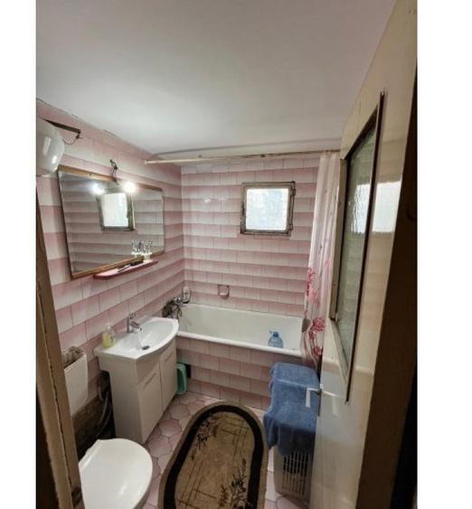 Apartament cu 4 camere semidecomandat în Apărătorii Patriei