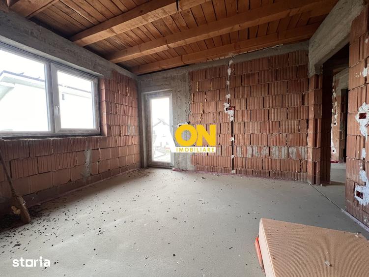 Casă cu 5 camere cu Teren 592 Mp în Micești