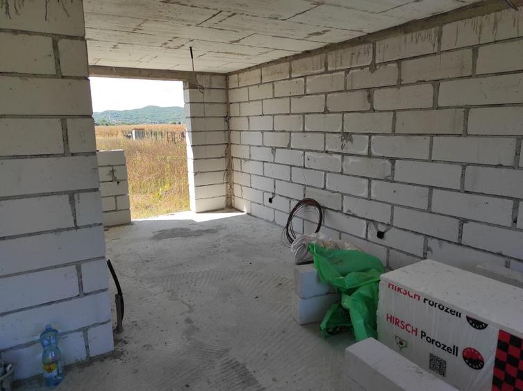 Casă cu 2 camere în Aurești