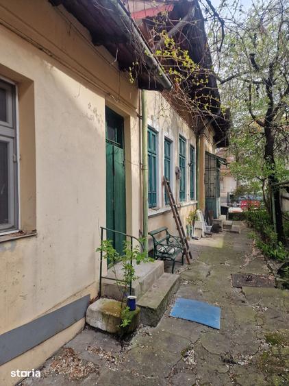 Casă cu 9 camere cu Teren 413 Mp în Parcul Carol