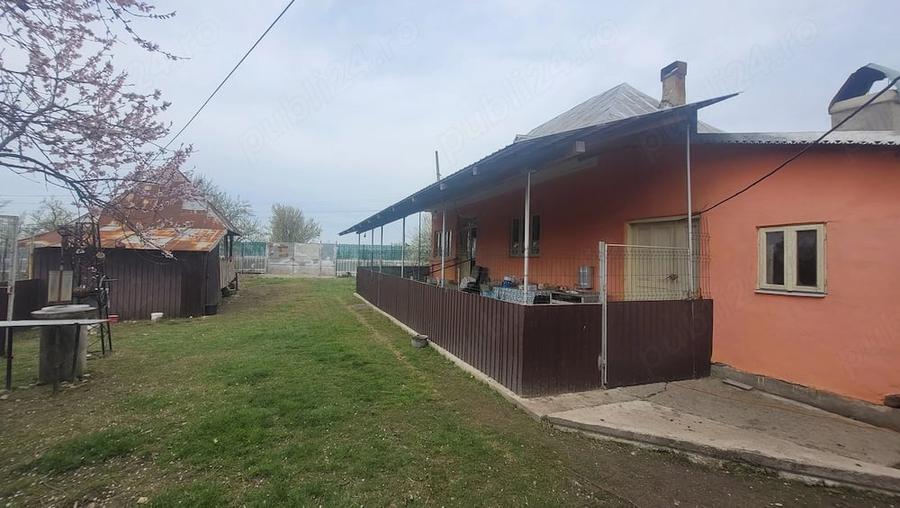 Casă cu 3 camere în Bulzești
