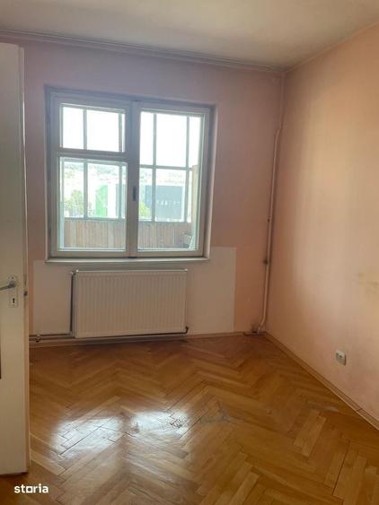 Apartament cu 3 camere decomandat în Tudor