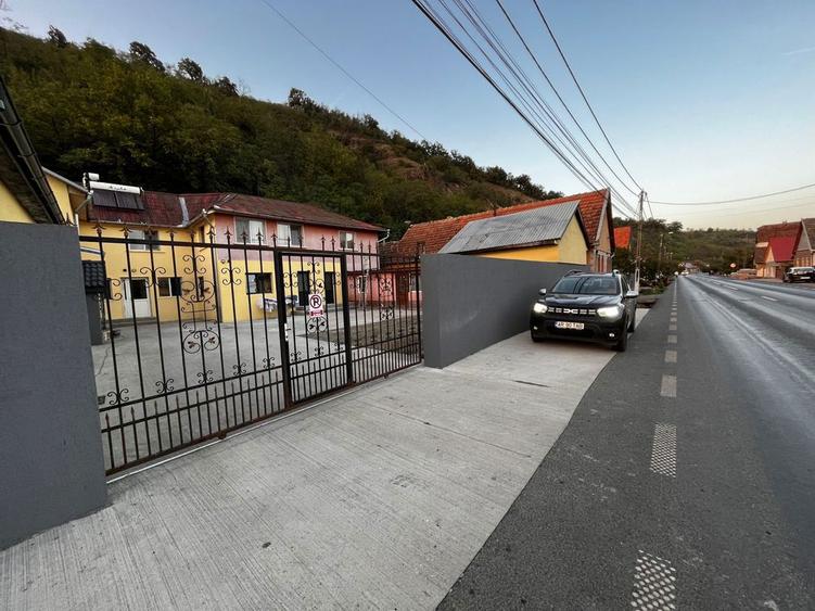 Casă cu 4 camere cu Canalizare în Șoimoș