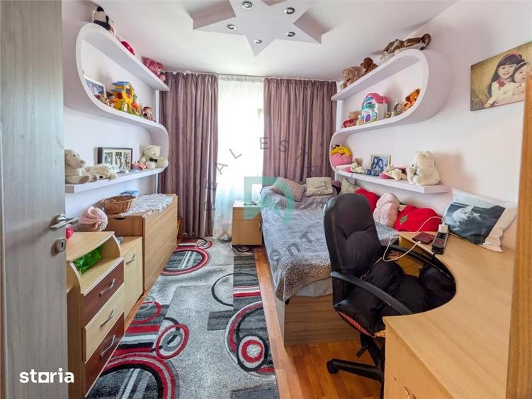 Apartament cu 3 camere decomandat în Astra