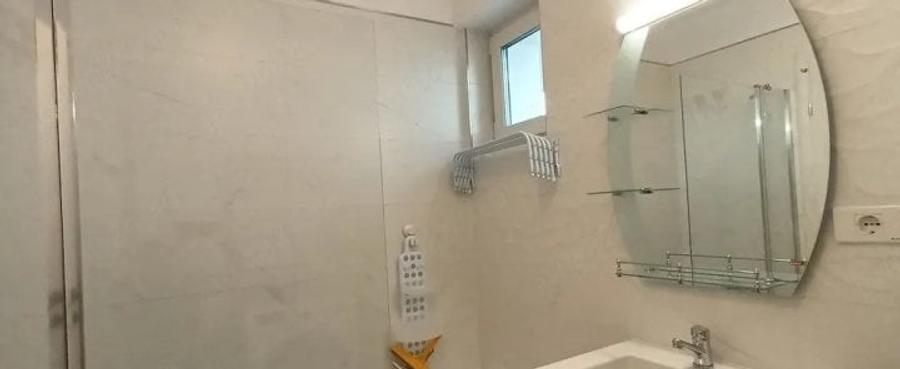 Apartament cu 2 camere decomandat, mobilat în Parcul Carol
