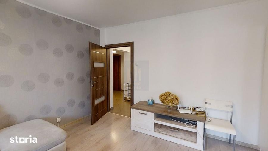 Apartament cu 3 camere în Tei