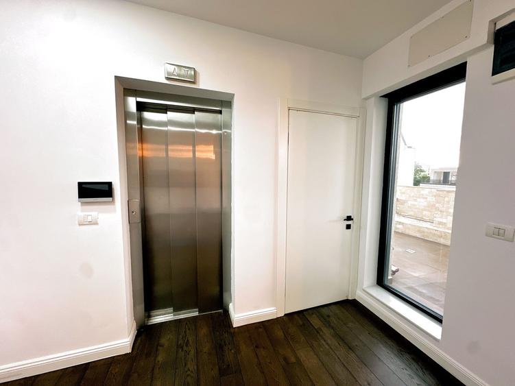 Apartament cu 3 camere decomandat în Polonă