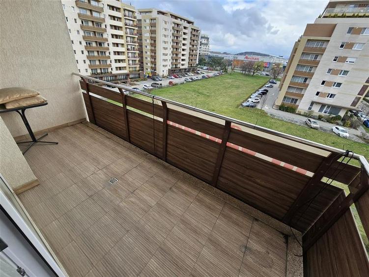 Apartament cu 2 camere decomandat, mobilat în Tractorul