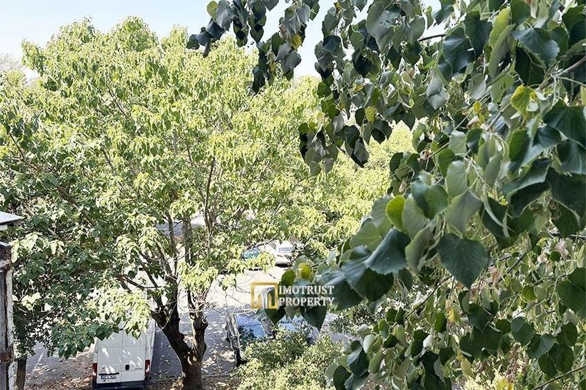 Apartament cu 3 camere semidecomandat, mobilat în Micălaca