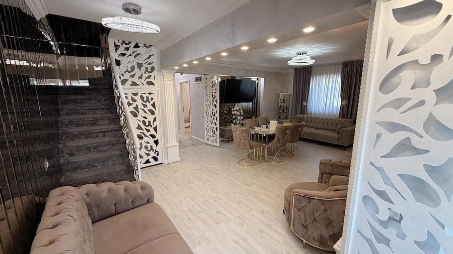 Apartament cu 5 camere decomandat în Dobroești