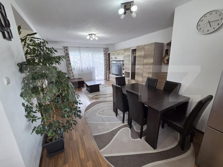 Apartament cu 3 camere decomandat, mobilat în Est