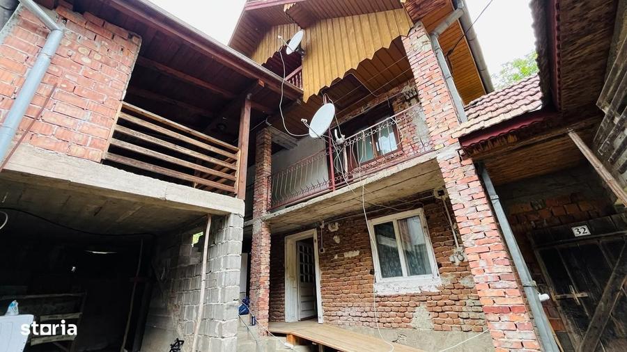 Casă cu 4 camere cu Teren 240 Mp în Central