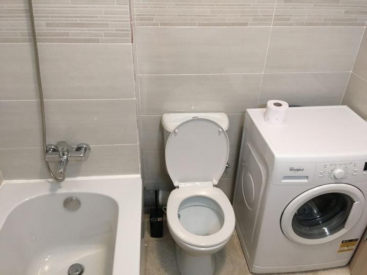 Garsonieră decomandată în Roșu