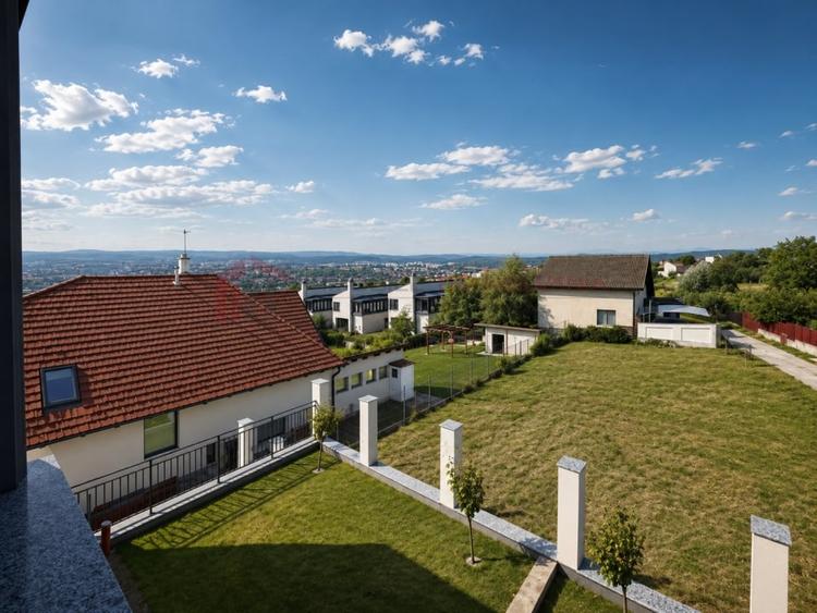 Duplex cu 5 camere cu Canalizare în Dâmbul Rotund