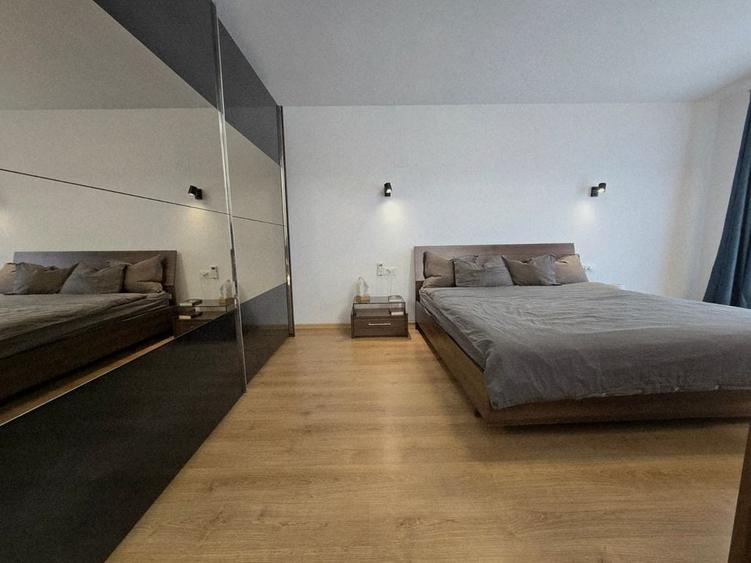 Apartament cu 3 camere semidecomandat în Ștefăneștii de Jos